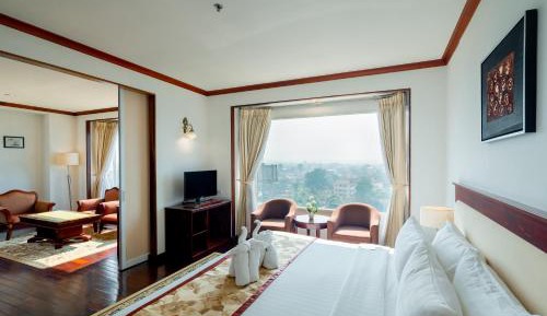 One-Bedroom Suite with River View