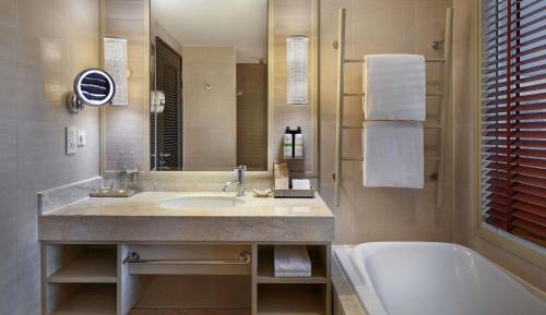 Junior Suite Family with King Bed and Bunk Bed