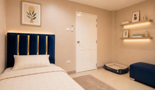 Single Room with Shared Toilet