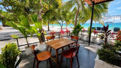 Deluxe Triple Room with Sea View