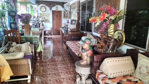 Deluxe Double Room (2 Adults + 1 Child)