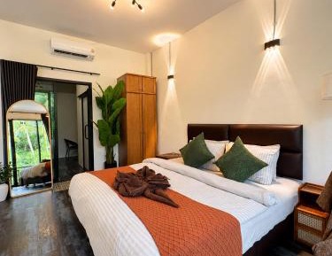 One-Bedroom Apartment with Balcony