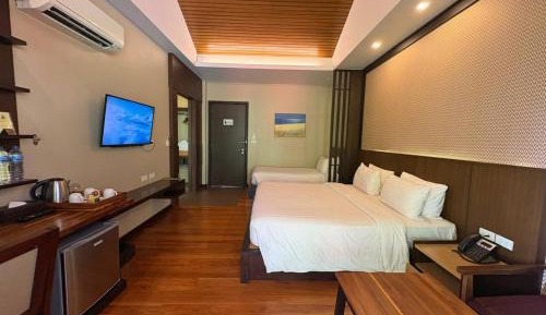 Deluxe Triple Room with Pool & Mountain view