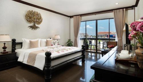 Deluxe Double or Twin Room with Pool View