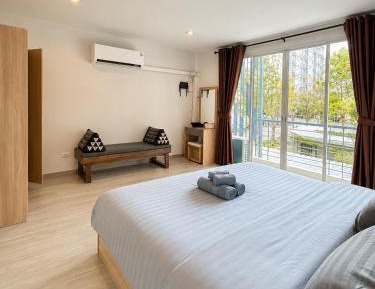 Deluxe King Room