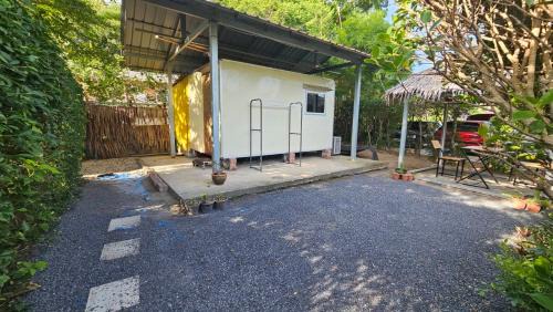 Container with garden view