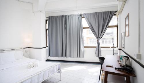 Deluxe Queen Room
