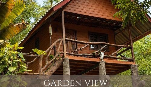Garden View Treehouse