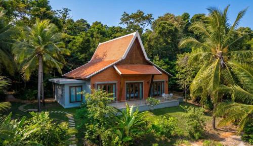 Oceanfront Two-Bedroom Villa