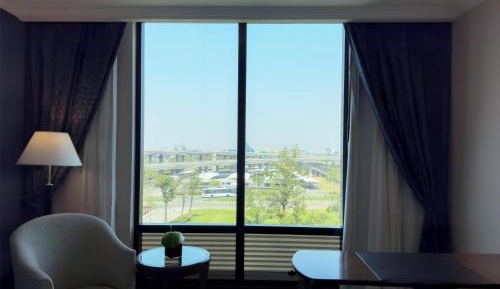 Twin Room with Airport View
