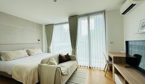 Studio Apartment with King Bed