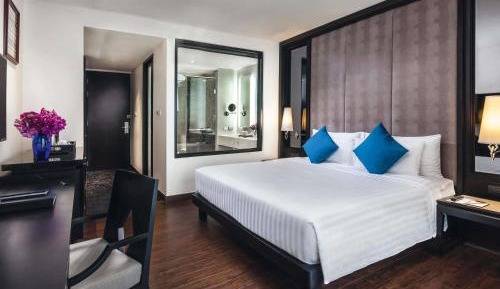 Deluxe Room 1 King Bed