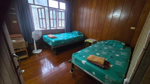 Standard Twin Room with Shared Bathroom
