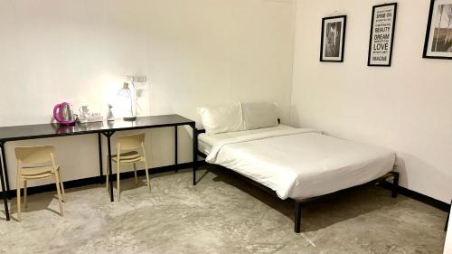 Triple Room with Private Bathroom (No window)