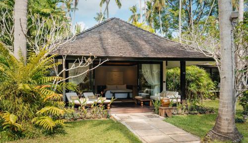 Villa with Garden View