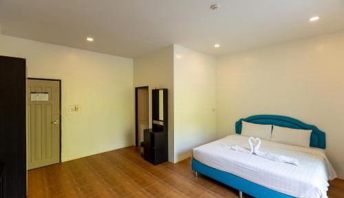 Standard Queen Room