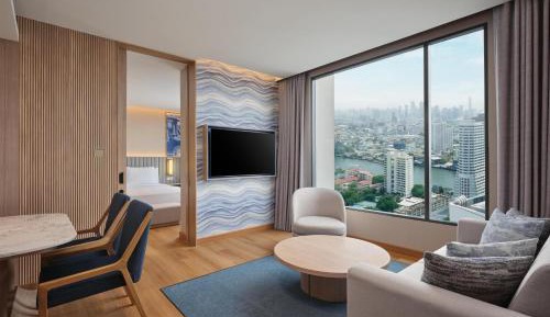Deluxe King Suite with River View 