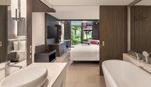 King Premium Room with Garden Terrace