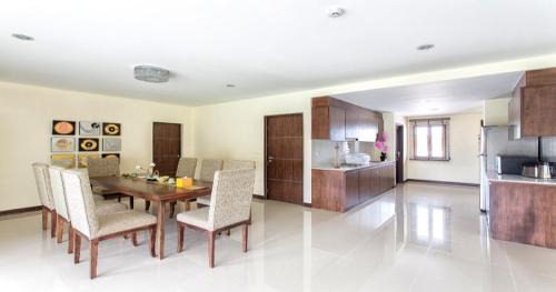 Three-Bedroom Apartment with Spa bath