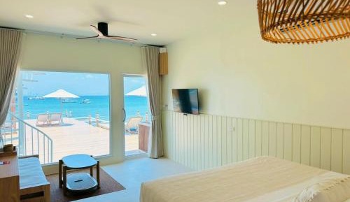 Deluxe Double Room with Balcony and Sea View