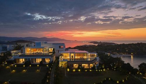 Two-Bedroom Presidential Oceanfront Pool Villa with Private cinema room