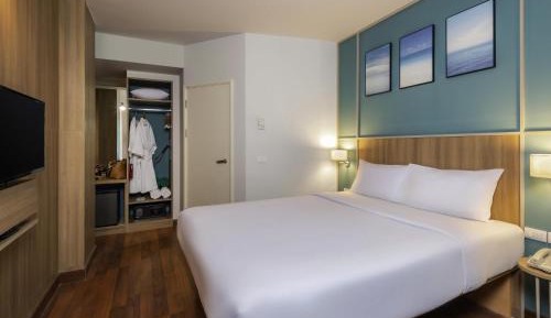 Family Queen Room with Bunk Beds