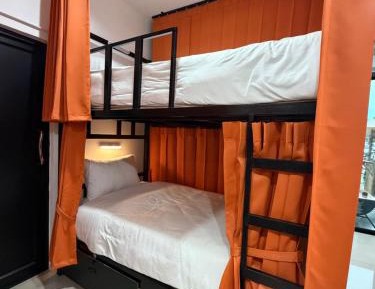 Single Bed in Mixed Dormitory Room