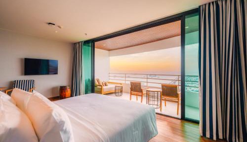 King Bed Marina Front Suite Balcony 
