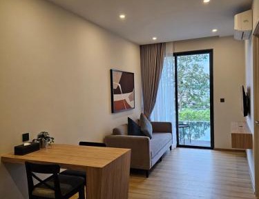 King Suite with Pool View