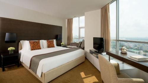Two Bedroom Suite (with 1 king, 2 single bed)
