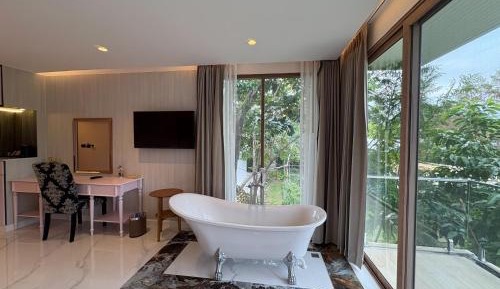 Deluxe Double Room with Balcony