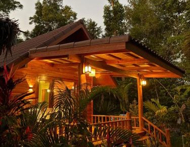 Deluxe Bungalow with Garden View