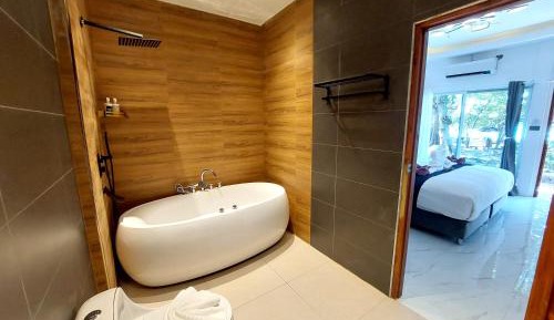 Deluxe Double or Twin Room with Spa Bath