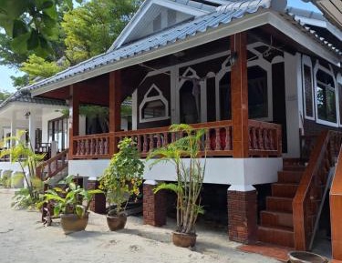 Deluxe Family Bungalow with Sea View