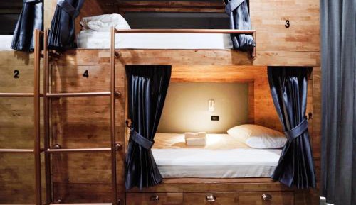 Bunk Bed in Mixed Dormitory Room