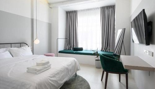 Deluxe Queen Room