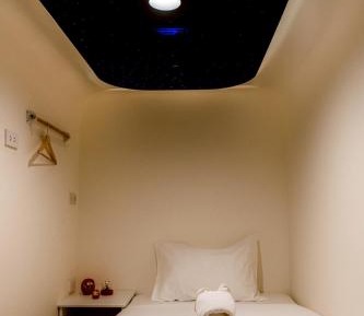 Single Bed in Mixed Dormitory Room