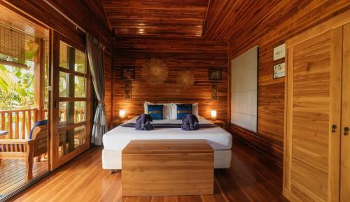 Deluxe Bungalow with Garden View