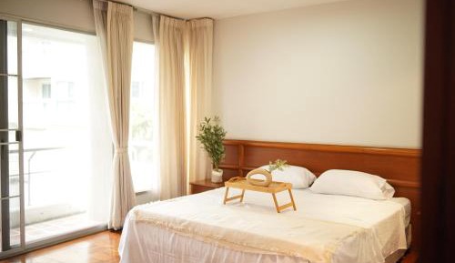 Four-Bedroom Apartment with Balcony 