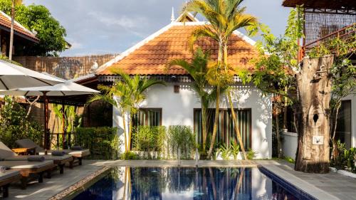 Villa with Garden View