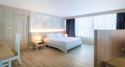 King Suite with City View - Non-Smoking