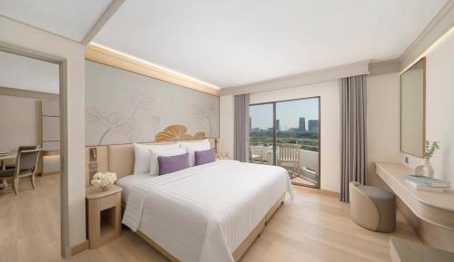 One-Bedroom Balcony Residence Suite with Lake View