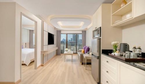 One-Bedroom Junior Suite with Balcony