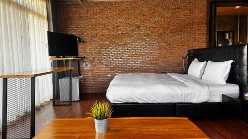 Suite with Lake View