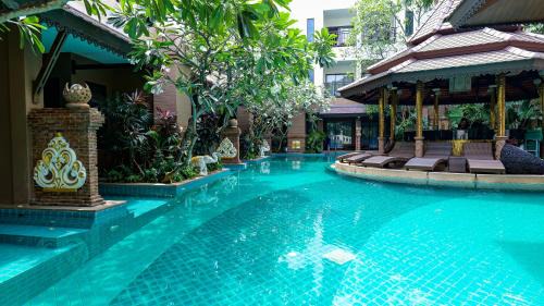Deluxe King Pool Access 