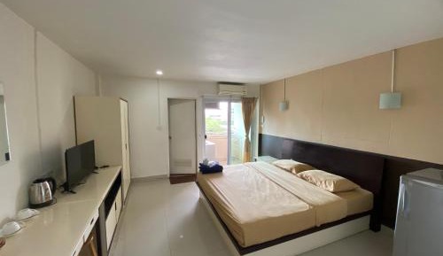 Studio Apartment with Balcony