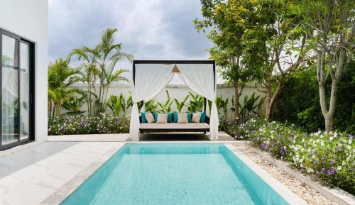 The Twin Pool Six-Bedroom Residence