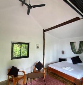 Bungalow with Garden View