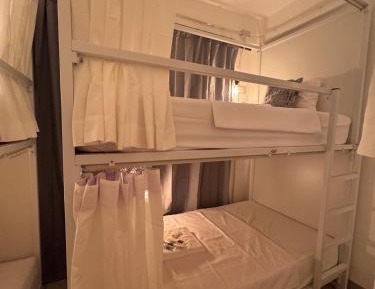 Single Bed in Mixed Dormitory Room