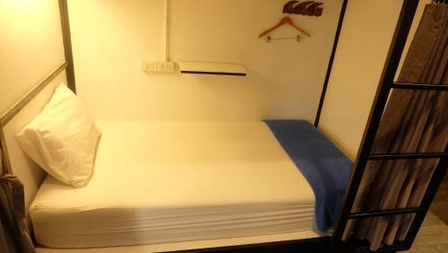 Bed in 8-Bed Mixed Dormitory Room